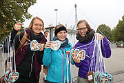 am Ende gab es keine Medaillen, sondern Lebkuchen für alle Teilnehmer am Trachtenlauf 2015 (©Foto. Matin Schmitz)